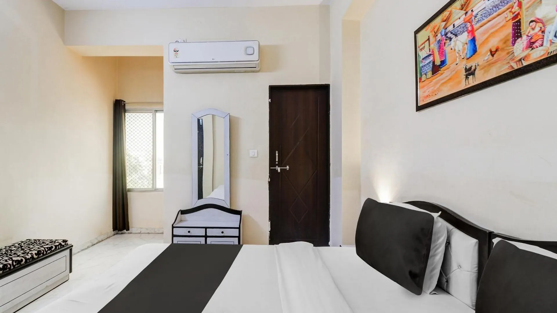 ***  Hotel O Mahaveer Tower Udaipur India