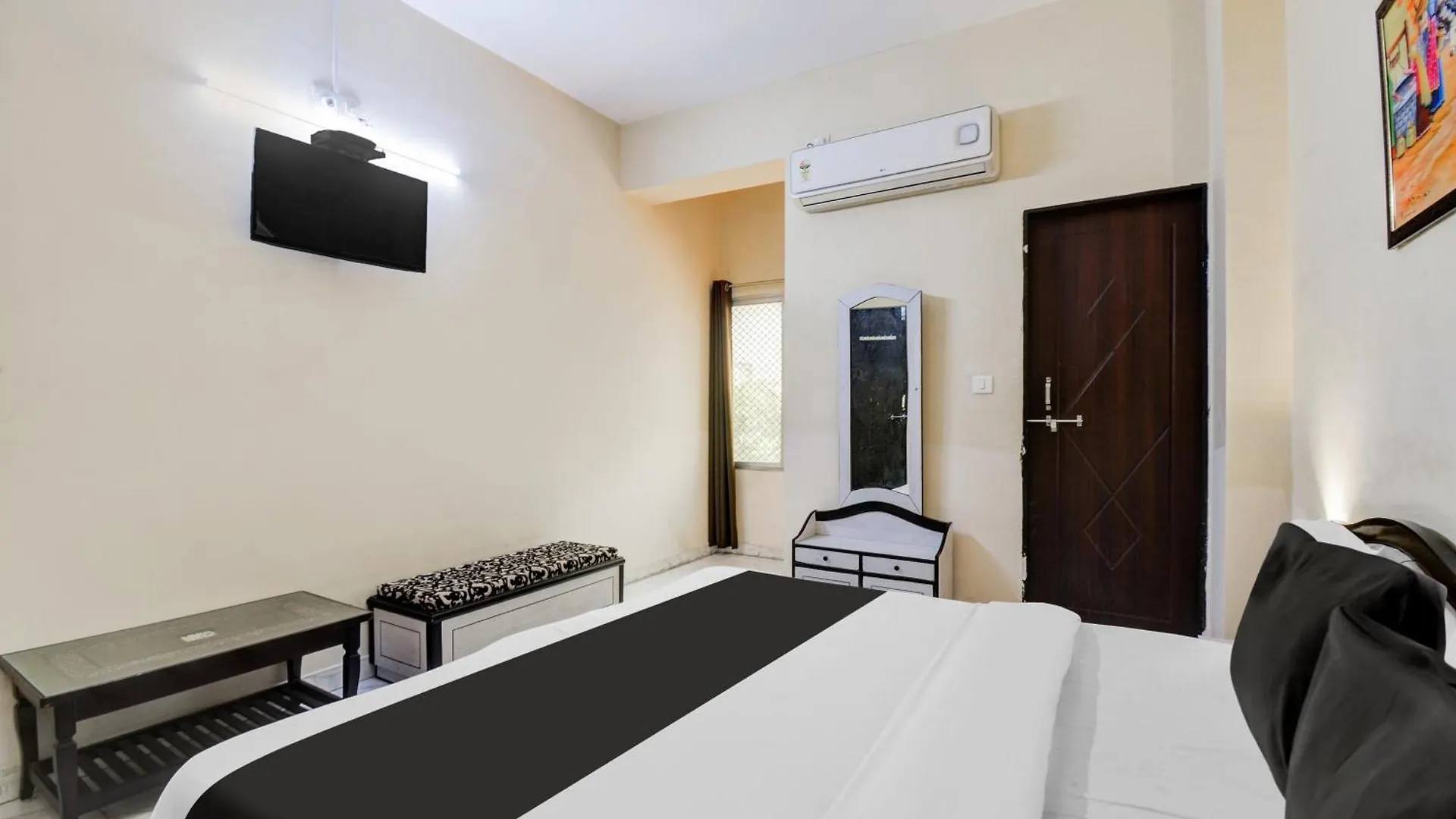 ***  Hotel O Mahaveer Tower Udaipur India