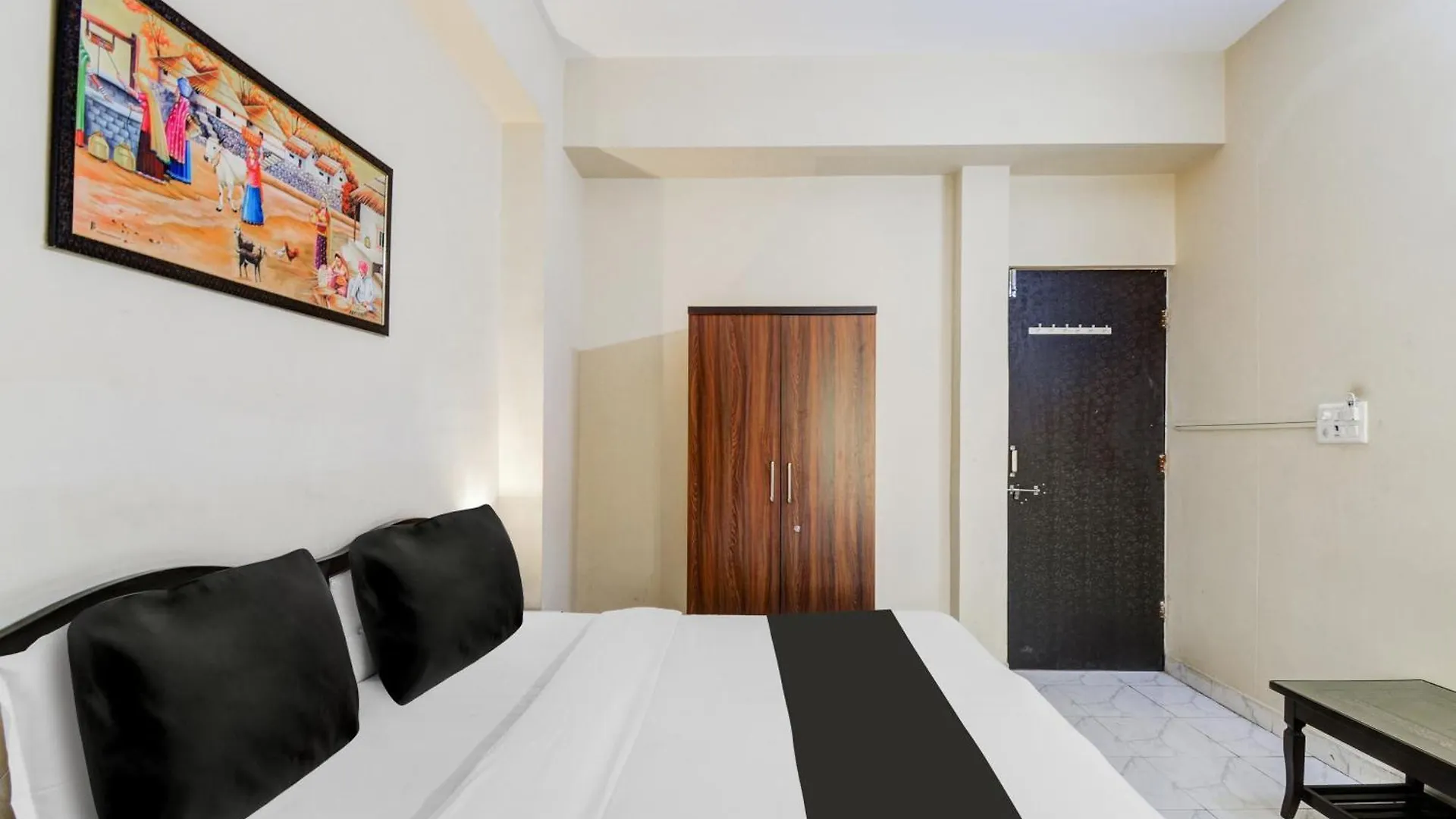 Hotel O Mahaveer Tower Udaipur